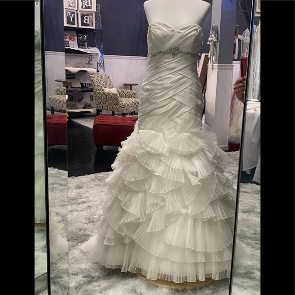 Alfred Angelo 2308 C Diamond White Silver Wedding Gown - Picture 2 of 6